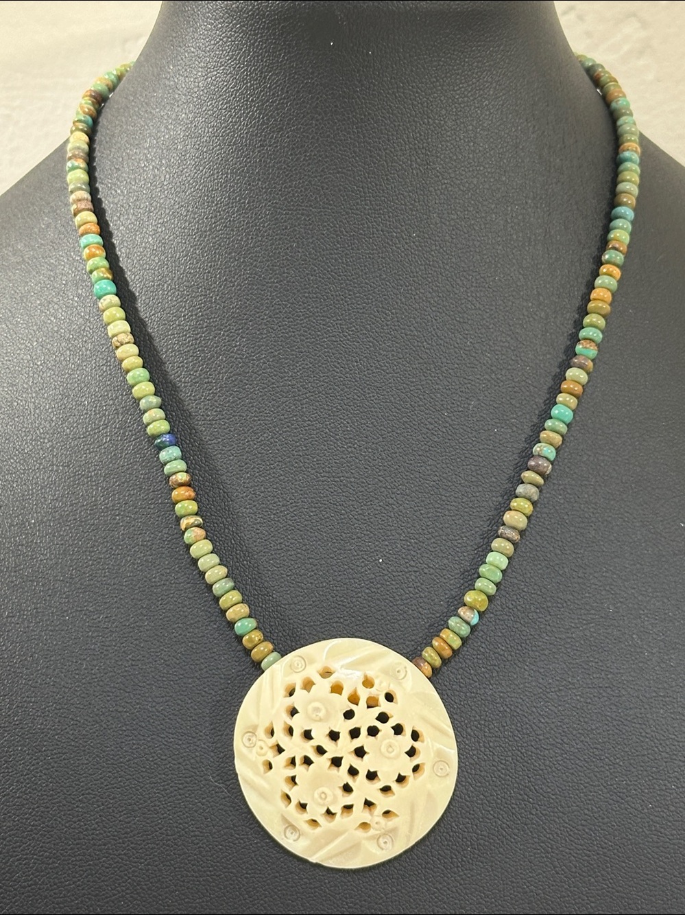 Vintage Natural Stone Heishi Bead Hand Carved Shell Pendant Necklace 925 Clasp